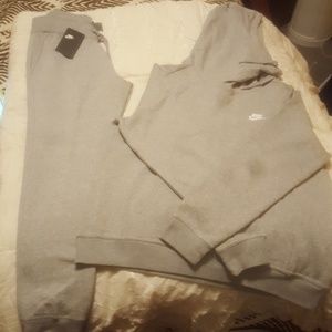 Nike woman sport jogging suit.